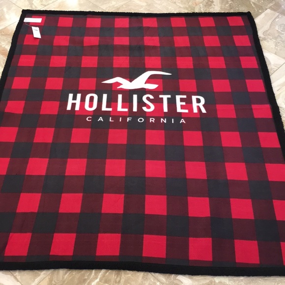 Hollister Other - NWT Hollister throw blanket